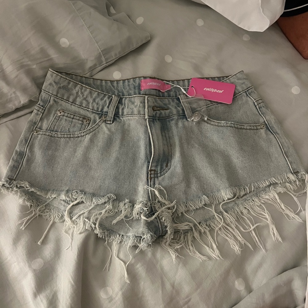 Edikted Frayed Hem Jean Shorts in Light Blue